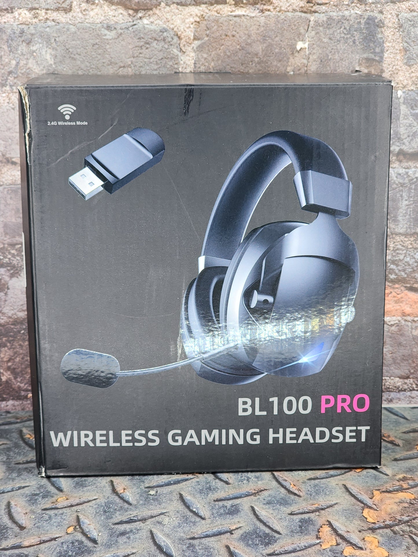 Wireless Gaming Headset with Detachable Noise Cancelling Microphone